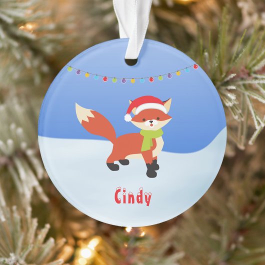Niedlicher Snowy Fox in der Weihnachtsmannmütze Ornament (Baum)