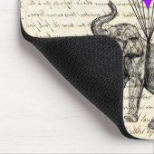 Niedlicher, sonniger Elefant und Herzblasen Mousepad (Ecke)