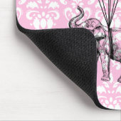 Niedlicher, sonniger Elefant und rosa Damast Mousepad (Ecke)