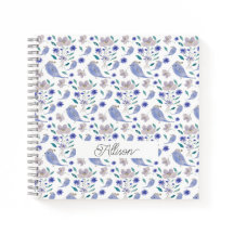 Niedlicher Sparrow und Blue-Blume-Hut