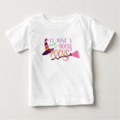 Niedlicher Spaß Rosa Hexenhocus Halloween-Hut Baby T-shirt (Vorderseite)
