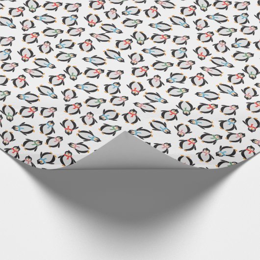 Niedlicher Spaß Schnee Weihnachtspinguine Wrapping Geschenkpapier (Ecke)