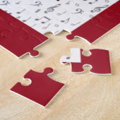 Niedlicher Spielhund spielt die Tastatur Puzzle (Seite)