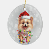 Niedlicher Spitz Hund in Weihnachtsbeleuchtung umm Keramik Ornament (Links)