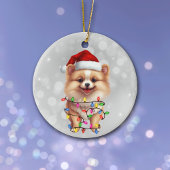 Niedlicher Spitz Hund in Weihnachtsbeleuchtung umm Keramik Ornament