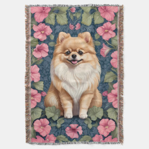 Niedlicher Spitz Hund mit rosa Petunias Decke