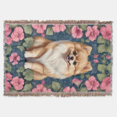 Niedlicher Spitz Hund mit rosa Petunias Decke (Vorderseite)