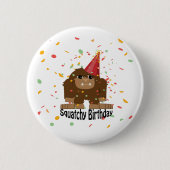 Niedlicher Squatchy Birthday Bigfoot Button (Vorderseite)