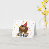 Niedlicher Squatchy Birthday Bigfoot Karte (Gelbe Blume)