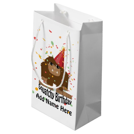 Niedlicher Squatchy Geburtstag Bigfoot Kleine Geschenktüte (Rückseite Schrägansicht)