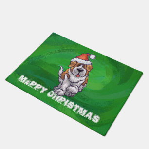 Niedlicher St. Bernard in Weihnachtsmannmütze auf  Fußmatte