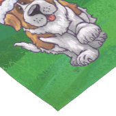 Niedlicher St. Bernard in Weihnachtsmannmütze auf Kurzer Tischläufer (Ecke)