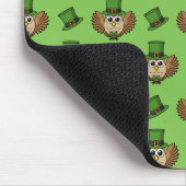 Niedlicher St. Patrick's Day Owl Cartoon Mousepad (Ecke)