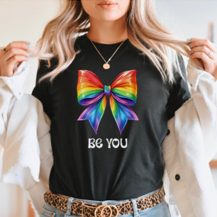 Niedlicher Stolz - Sei Du & Rainbow Coquette Bow T-Shirt