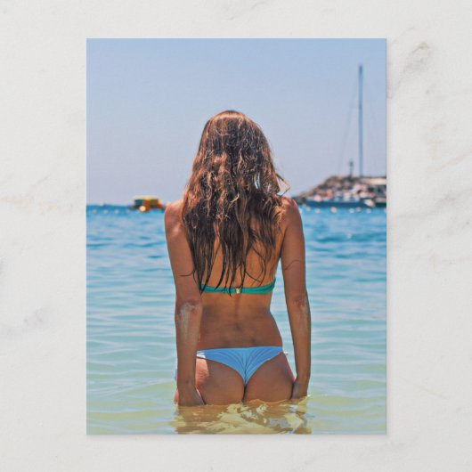 Niedlicher Strand von Tushy Bikini Postkarte (Vorderseite)