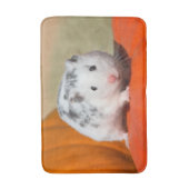 Niedlicher syrischer Hamster Weiße Gepunktete Zwer Badematte (Vorderseite Vertikal)