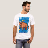 Niedlicher Taurus Bull am Nachthimmel T-Shirt (Vorne ganz)