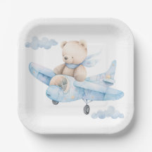 Niedlicher Teddy Bär in blauem Flugzeug Papierplat