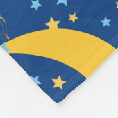 Niedlicher Teddybär auf dem Mondmuster Fleecedecke (Ecke)