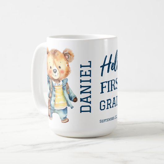 Niedlicher Teddybär der ersten Klasse in einer Jac Kaffeetasse (Vorderseite Links)