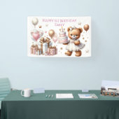 Niedlicher Teddybär mit Balloons und Geschenken Banner (Messe)