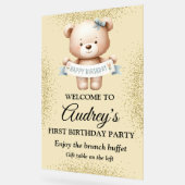 Niedlicher Teddybär mit Brithday Banner Acrylschild (Winkel)