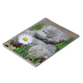 Niedlicher Teddybär mit Daisy Notizblock (Linke Seite)