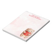 Niedlicher Teddybär mit einem roten Herz Notizblock (Rotiert)