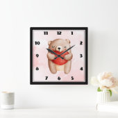 Niedlicher Teddybär mit einem roten Herz Quadratische Wanduhr (Zuhause)