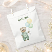 niedlicher Teddybär mit grünem Hintergrund Geschenktütchen (Ausgeschnitten)