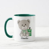 Niedlicher Teddybär mit grünen Weihnachtsgeschenke Tasse (Links)