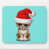 Niedlicher Tiger CUB, das eine Weihnachtsmannmütze Mousepad (Vorne)