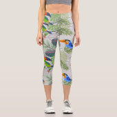 Niedlicher Toucan bird, Everybirdy Pattern, Wasser Capri Leggings (Vorderseite)