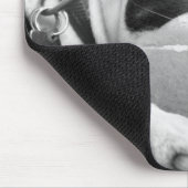 niedlicher, traurig aussehender Pitbulhund Schwarz Mousepad (Ecke)