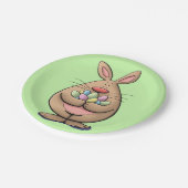 niedlicher u. lustiger Osterhase, der Ei-Cartoon Pappteller (Schrägansicht)