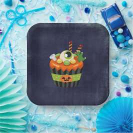 Niedlicher und grauenhafter Halloween Cupcake mit  Pappteller