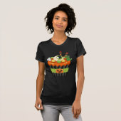Niedlicher und grauenhafter Halloween Cupcake mit T-Shirt (Vorne ganz)