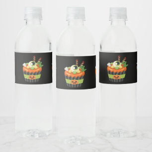 Niedlicher und grauenhafter Halloween Cupcake mit Wasserflaschenetikett