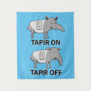 Niedlicher und lustiger Tapir auf Tapir weg Wandteppich