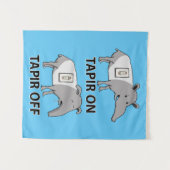 Niedlicher und lustiger Tapir auf Tapir weg Wandteppich (Vorderseite (Horizontal))