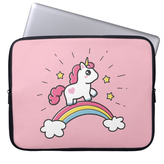 Niedlicher Unicorn auf einem Regenbogen-Entwurf Laptopschutzhülle (Vorderseite)
