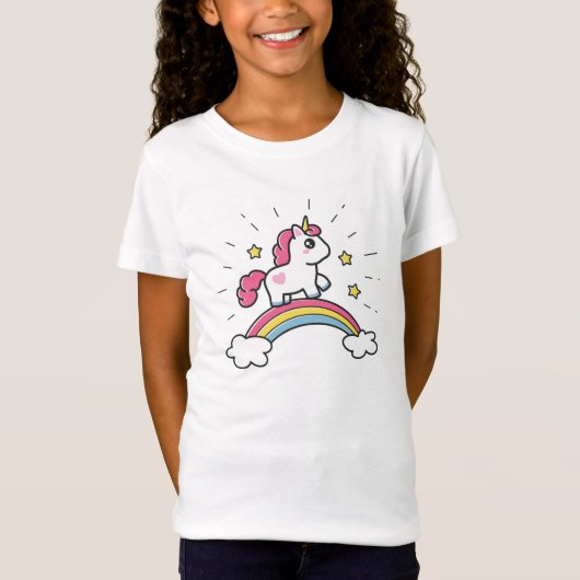 Niedlicher Unicorn auf einem Regenbogen-Entwurf T-Shirt (Vorderseite)