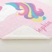 Niedlicher Unicorn-Polka-Punkt personalisiert Sherpadecke (3/4)