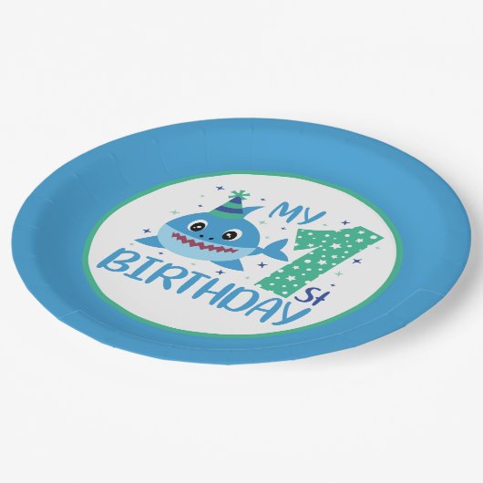 niedlicher Unisex-Babyhai Erstgeburt Pappteller (Schrägansicht)