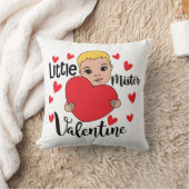 Niedlicher Valentine Boy Holding Herzstück Kissen (Decke)