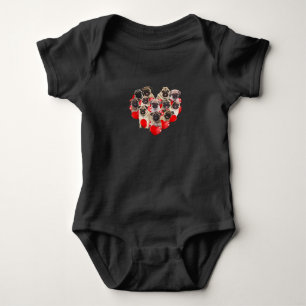 Niedlicher Valentinstag Mops Hund Herz Welpe Baby Strampler