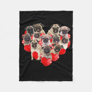 Niedlicher Valentinstag Mops Hund Herz Welpe Fleecedecke