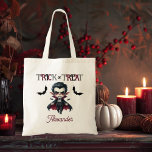 Niedlicher Vampir-Kid-Trick oder Treat Halloween Tragetasche<br><div class="desc">Niedliches Vampir und Fledermäuse "Trick or Treat" Design.</div>