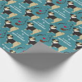 Niedlicher verkleideter Mops Geburtstag Geschenkpapier (Ecke)