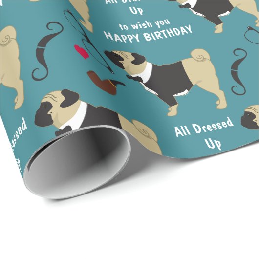 Niedlicher verkleideter Mops Geburtstag Geschenkpapier (Rolleneckpunkt)